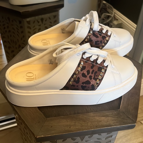 💎1 hour sale. JLO, slip on sneakers, leopard & metallic stud detail - Picture 3 of 9